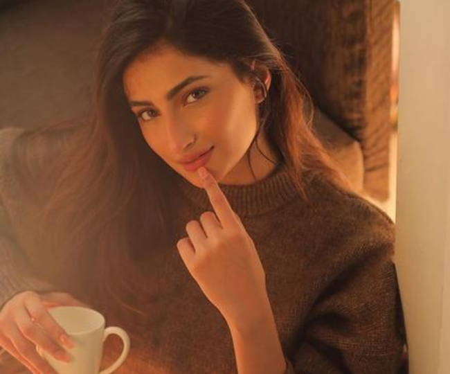 Palak Tiwari की इन तस्वीरों ने हाई किया इंटरनेट का पारा, देखने से पहले थाम लें दिल  